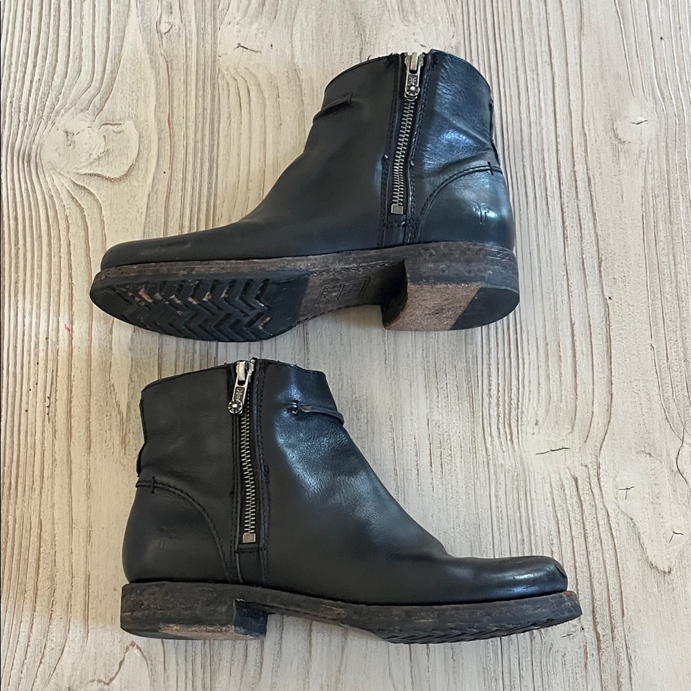 Frye Black Leather Veronica seam Ankle Boots side zippers women’s size 6.5 B